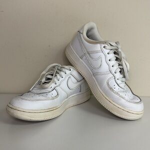 Nike: Kids White Force 1 LE Sneakers, Size 1.5